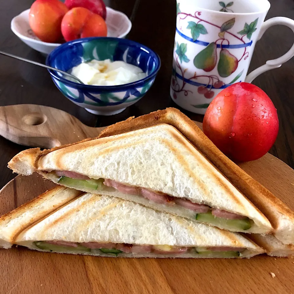 イタリア土産のドライトマト入りホットサンド#朝ごぱん|nao子さん