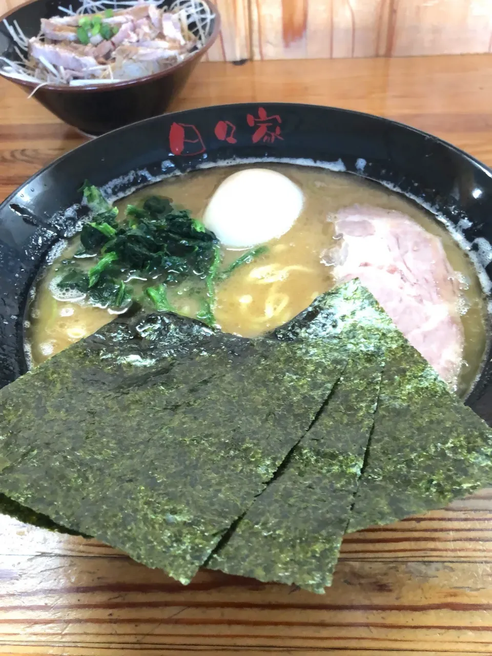 Snapdishの料理写真:日々家 ラーメン半熟卵のせ|クレゾーさん