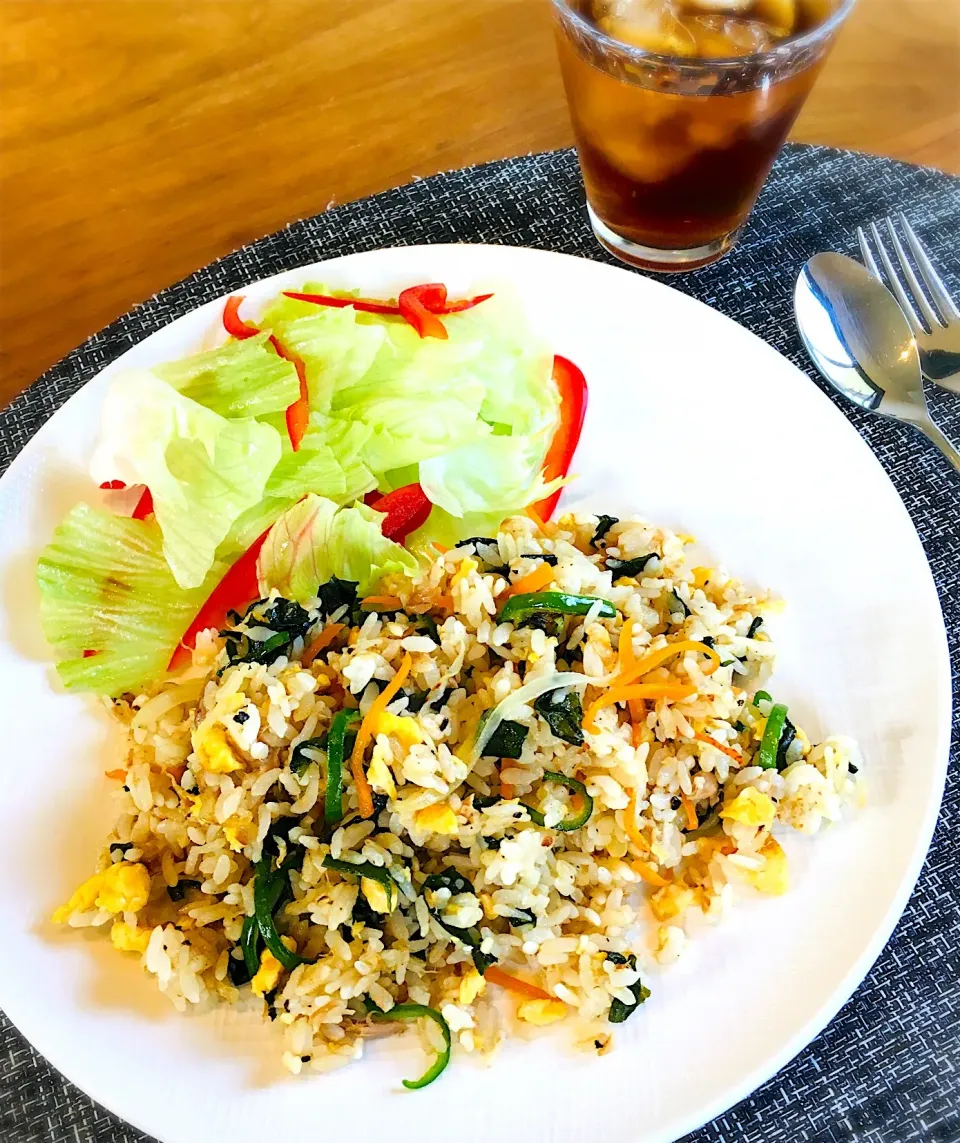 Snapdishの料理写真:今日のお家で一人ランチは
学生時代に食べた、今はなき喫茶店のわかめツナピラフ風を再現✨レシピ付き|ミッチ☆ママさん