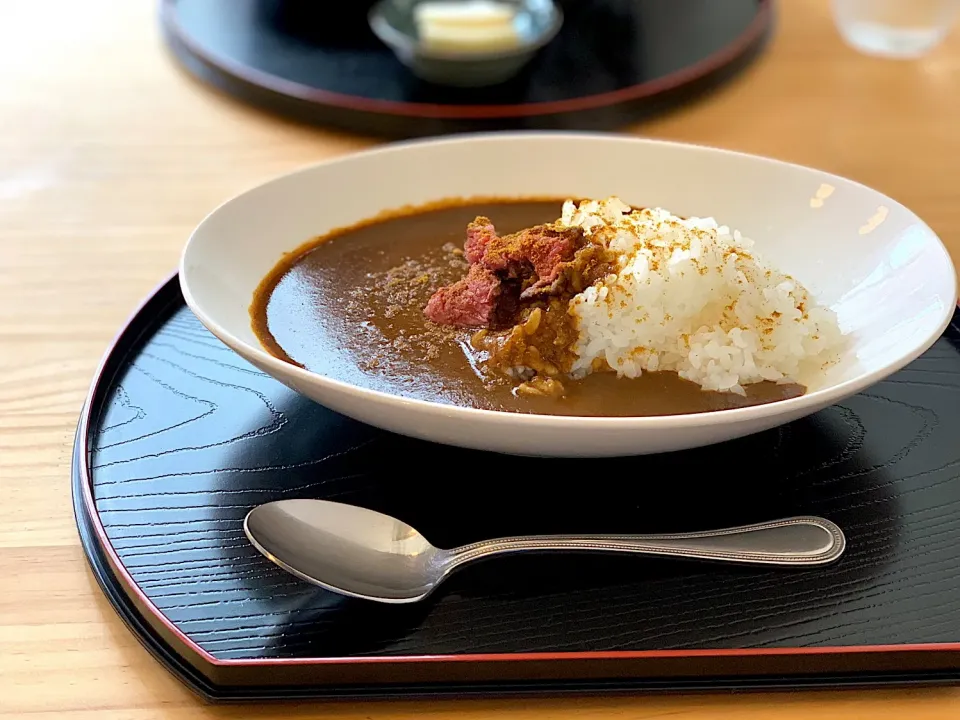 Snapdishの料理写真:ステーキ肉の載ったカレー

#カレー #curry|僕にカ、カレヱを……さん