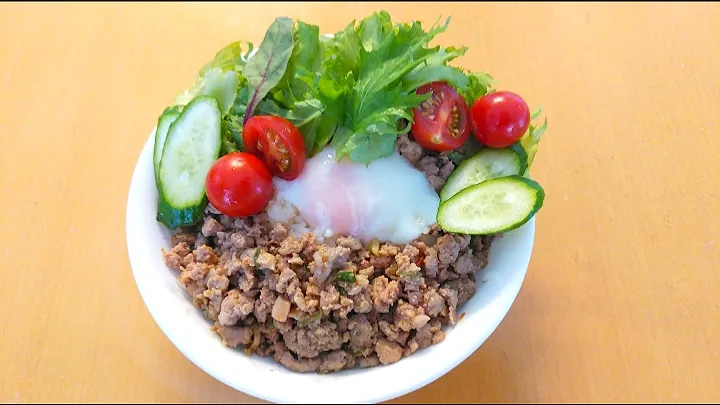 💕餃子の具のアレンジ♡豚挽肉の中華風炒め丼♡温玉のせ💕|yuiママさん