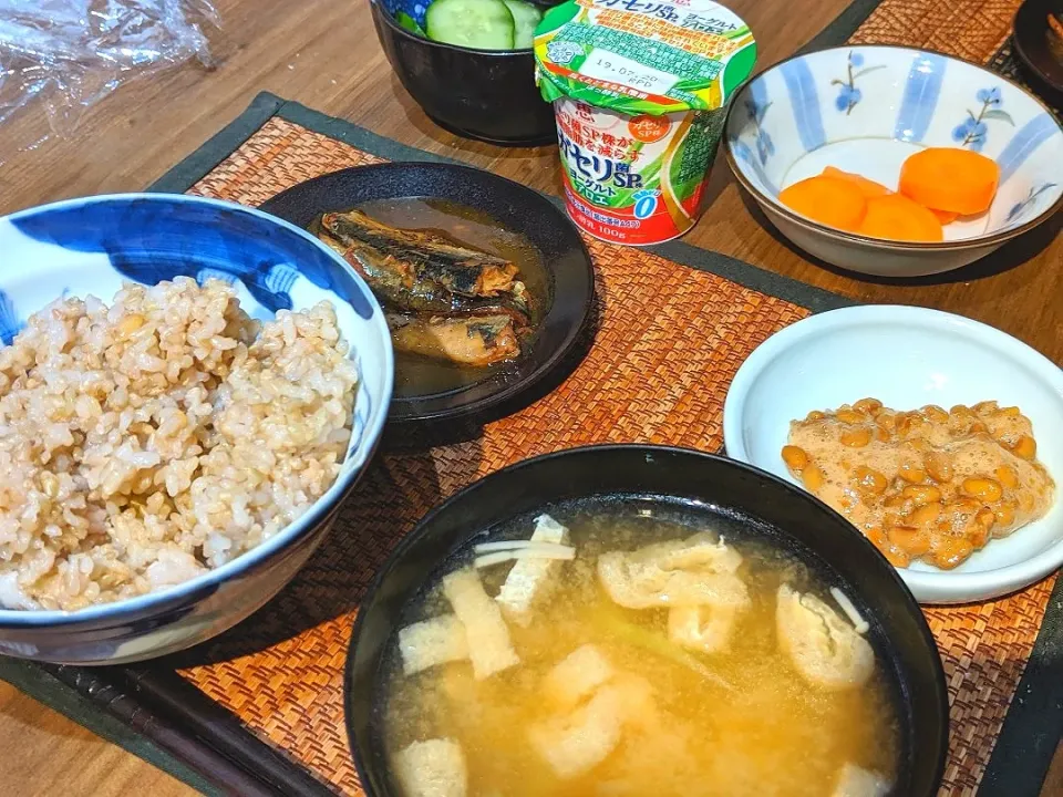 秋刀魚の缶詰＆納豆＆ネギとエノキの味噌汁|まぐろさん