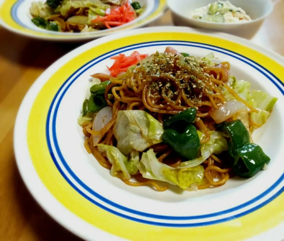 今夜はソース焼そばと切り干し大根サラダ|akopeko ◡̈⋆さん