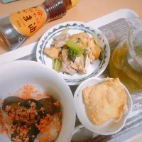 Snapdishの料理写真:本日の晩ご飯👩‍🍳
オリジナルお茶漬け
油揚げと小松菜の中華炒め
油揚げの袋煮|Atsuko☺︎さん