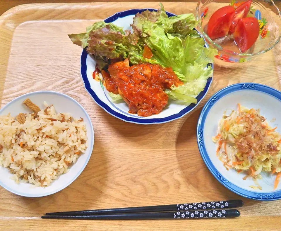 Snapdishの料理写真:晩御飯🌃🍴
鶏肉トマト煮
キャベツゴマあえ
炊き込みご飯
サラダ|えりこさん