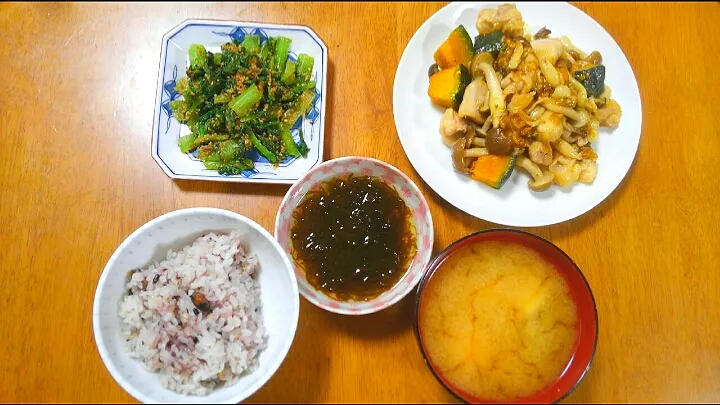 ７月６日　鶏肉とかぼちゃの甘辛炒め　小松菜のおひたし　もずく　豆腐とわかめのお味噌汁|いもこ。さん