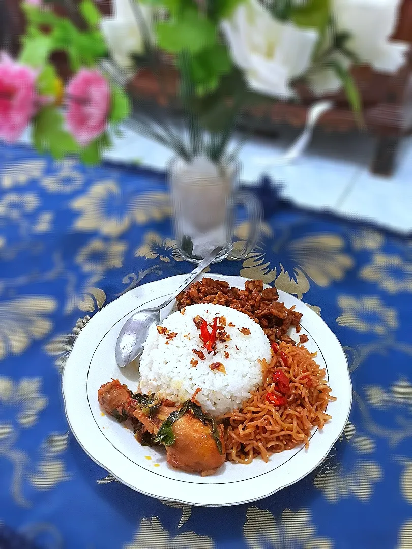 Snapdishの料理写真:nasi uduk mama ika|Erikaさん