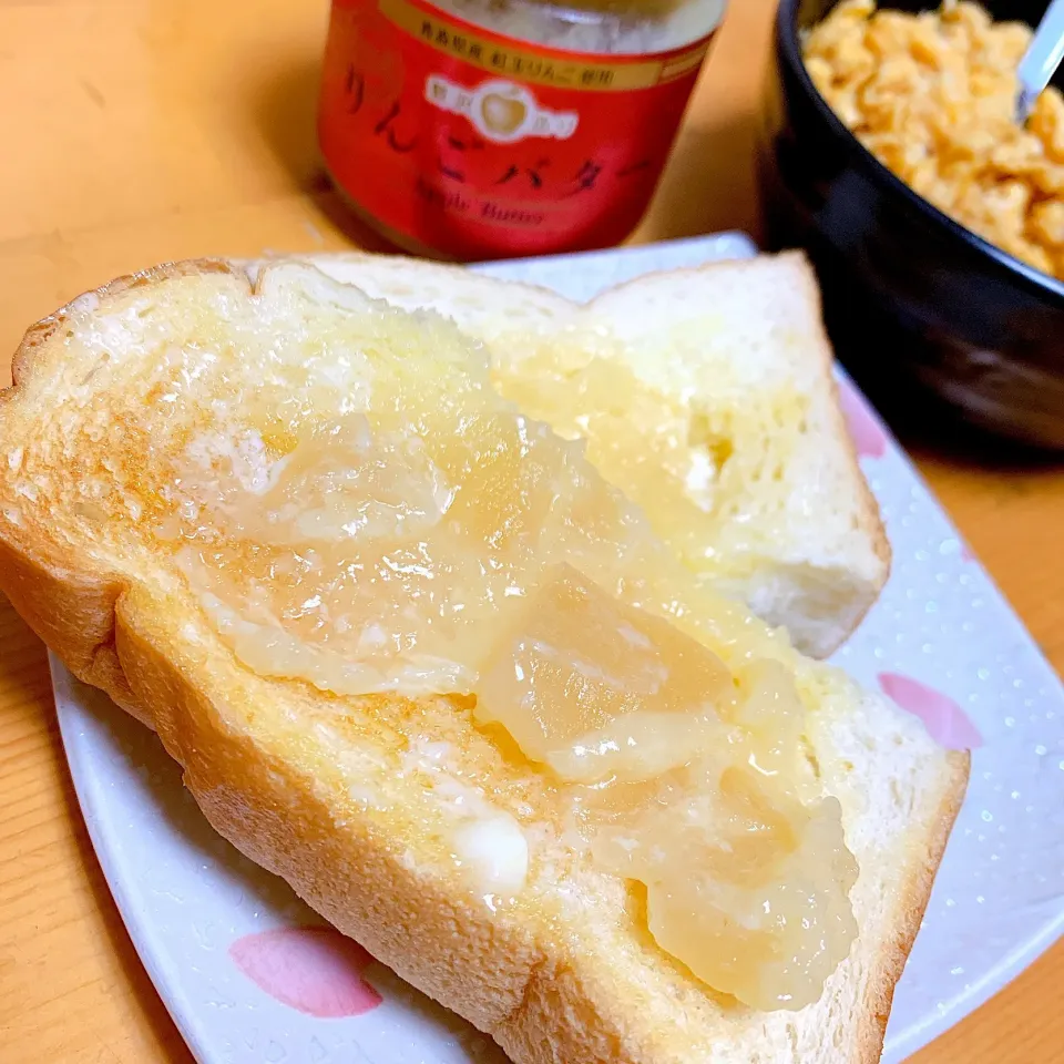 朝食🍞#りんごバター#🍎#バター風味#スクランブルエッグ#トースト|Sakuraさん