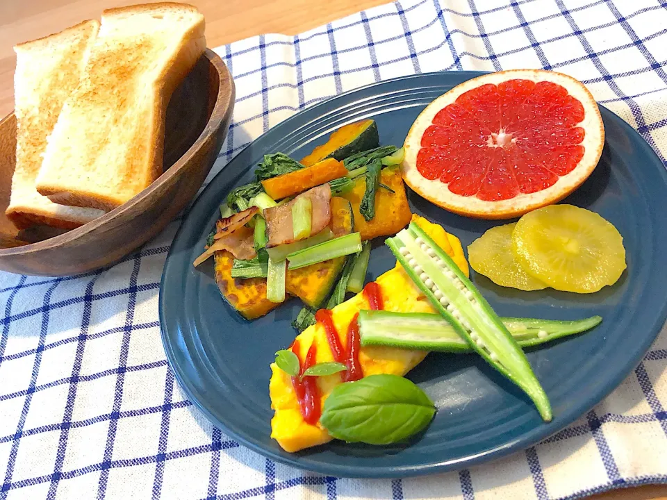 かぼちゃと小松菜のバター醤油炒め、オムレツ|harukaさん