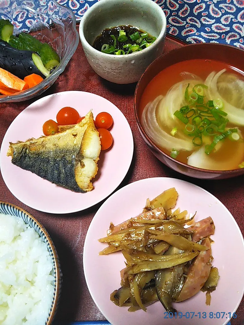 よねばーばの朝ごはん
牛蒡とポークハムのきんぴら
焼き鯖
玉ねぎの味噌汁
もずくポン酢
きゅうり、茄子人参の糠漬け|yoneばーばさん