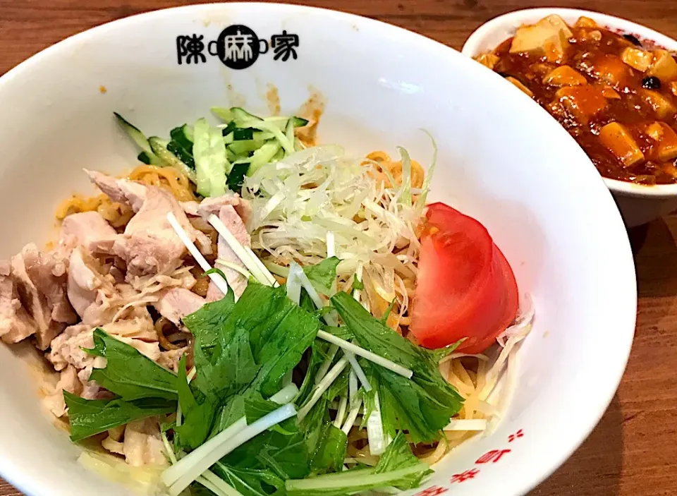 今日の昼食は冷やし担々麺🍜とミニ麻婆豆腐丼🌶唐辛子の辛さより塩辛さが少々強烈でしたわ😂|にゃあ（芸名）さん