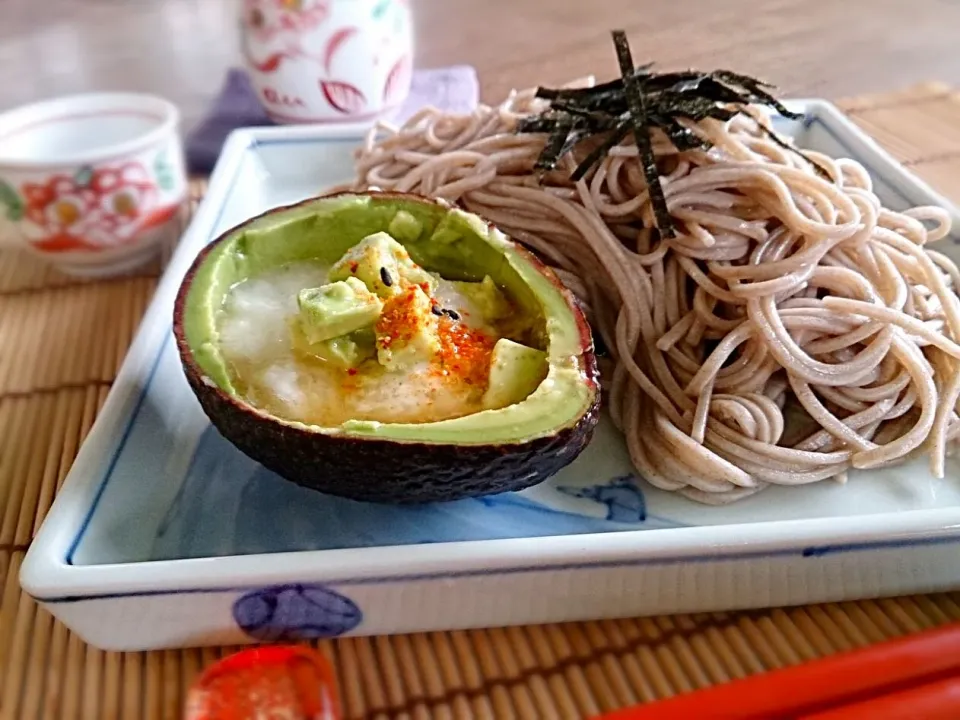 アボカドとろろ蕎麦|古尾谷りかこさん