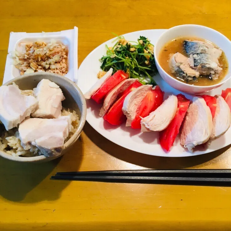 Snapdishの料理写真:鶏ハムサラダで夜ご飯🥗🍴🐔|りりさん