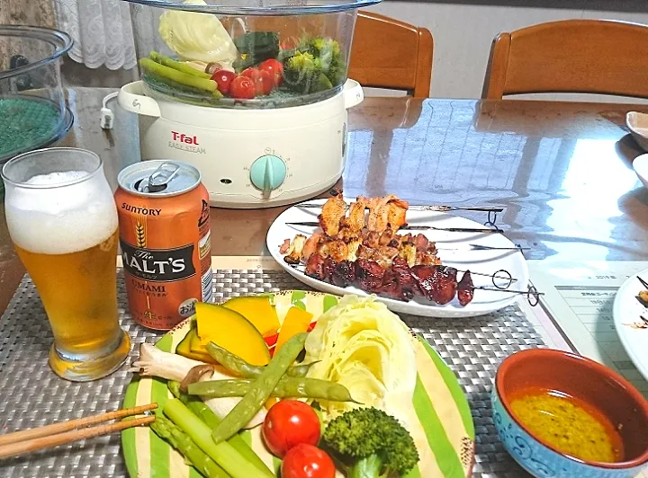 焼き鳥(手羽中・レバー・ねぎま・ひねどり)🐔
バーニャカウダ
(冷蔵庫の余り野菜を昔使ってた、スチームで……)🍺|bisenさん