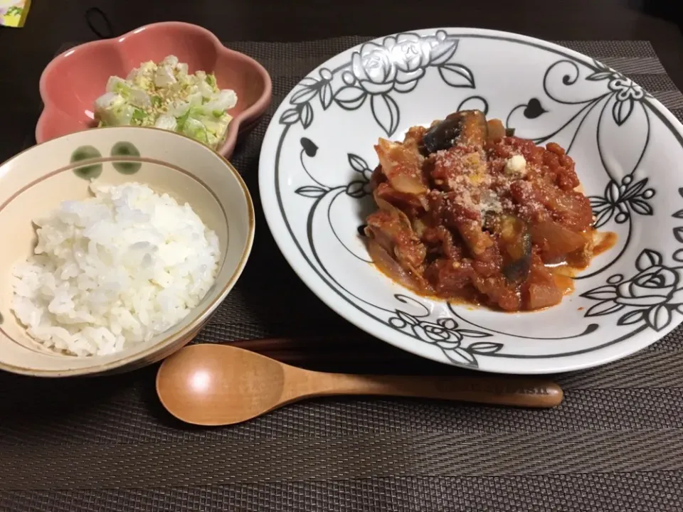 Snapdishの料理写真:中途半端に余ったトマト缶で★豚肉と玉ねぎのトマト炒め　と　『サポーター』。 | きょうの晩ごはん、なぁに？ ★野菜が大好きになるレシピ★|ちぐあささん