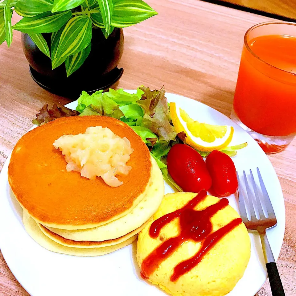 朝食ワンプレート🥞🥗、野菜ジュース🍊🥝🥕  いただきます。|Sの食卓さん