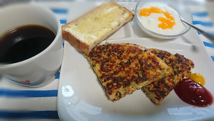 野菜のキッシュ🥔🥕🥚
ライ麦食パン🍞
ヨーグルト  ☕|bisenさん