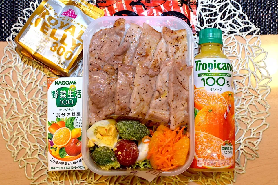 Snapdishの料理写真:#お弁当  #息子弁当  #高校生弁当  #高校球児弁当  #食トレ  #のっけ弁  #タッパー弁当|dra-kichiさん