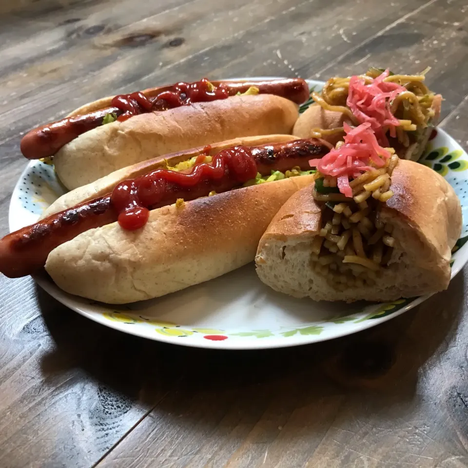 七海さんの料理 ヤッツケノッペリコッペ🥖 で、ホットドッグ&焼きそばパン|koji toyodaさん