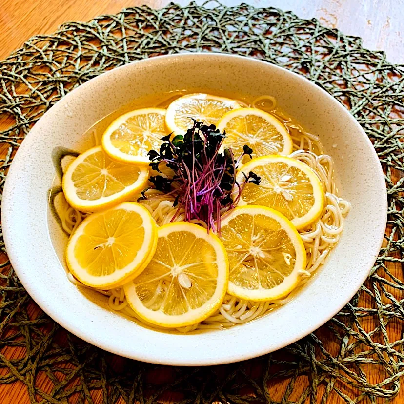 レモン素麺🍋 レモンスライスのっけて白だしスープで さっぱり美味しい #素麺 #レモン素麺|いちごさん