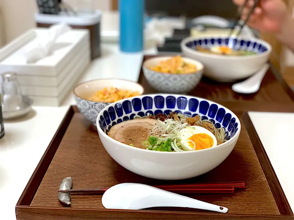 休日のお昼ごはん。鶏出汁ラーメンと炒飯。|yukiさん