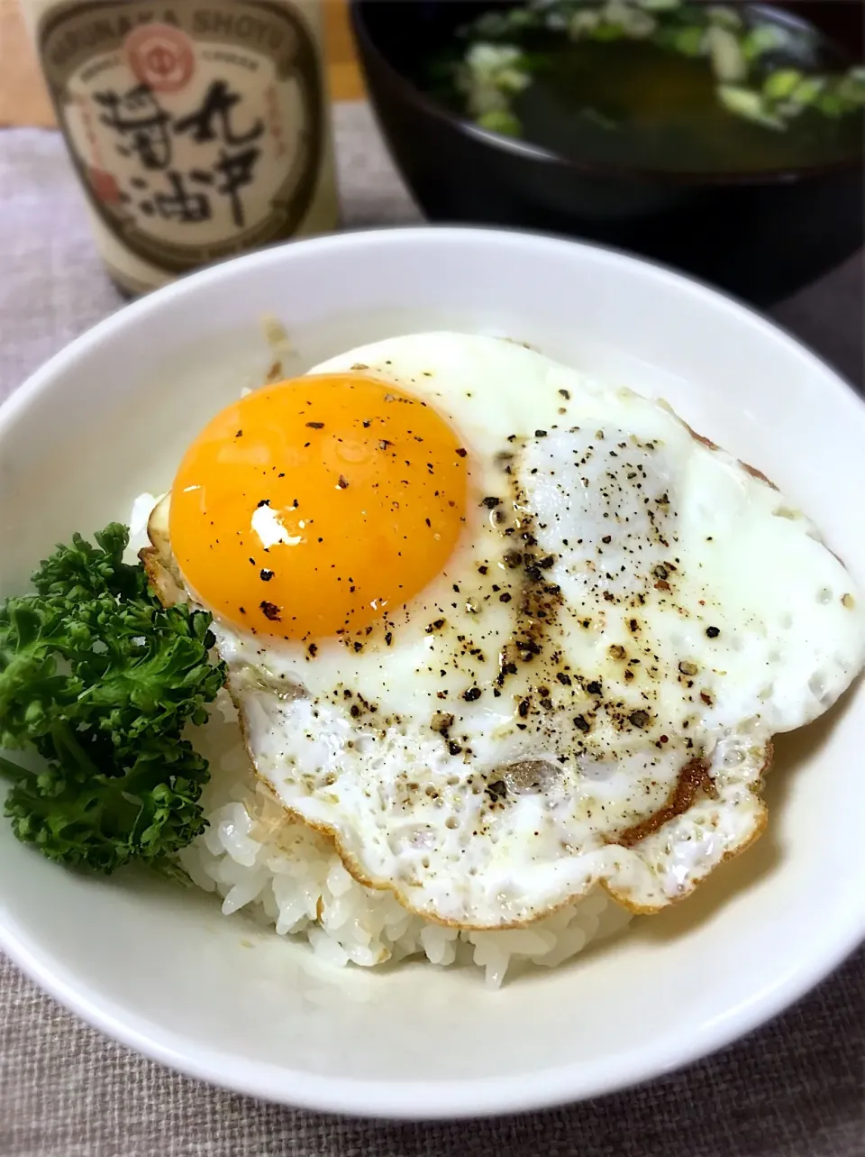 Snapdishの料理写真:目玉焼きごはーん🍳！(o⁰⊖⁰o)
 #簡単料理  #あるもので|morimi32さん