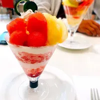 Snapdishの料理写真:スイカ🍉ともも🍑パフェ♡の|きなこさん