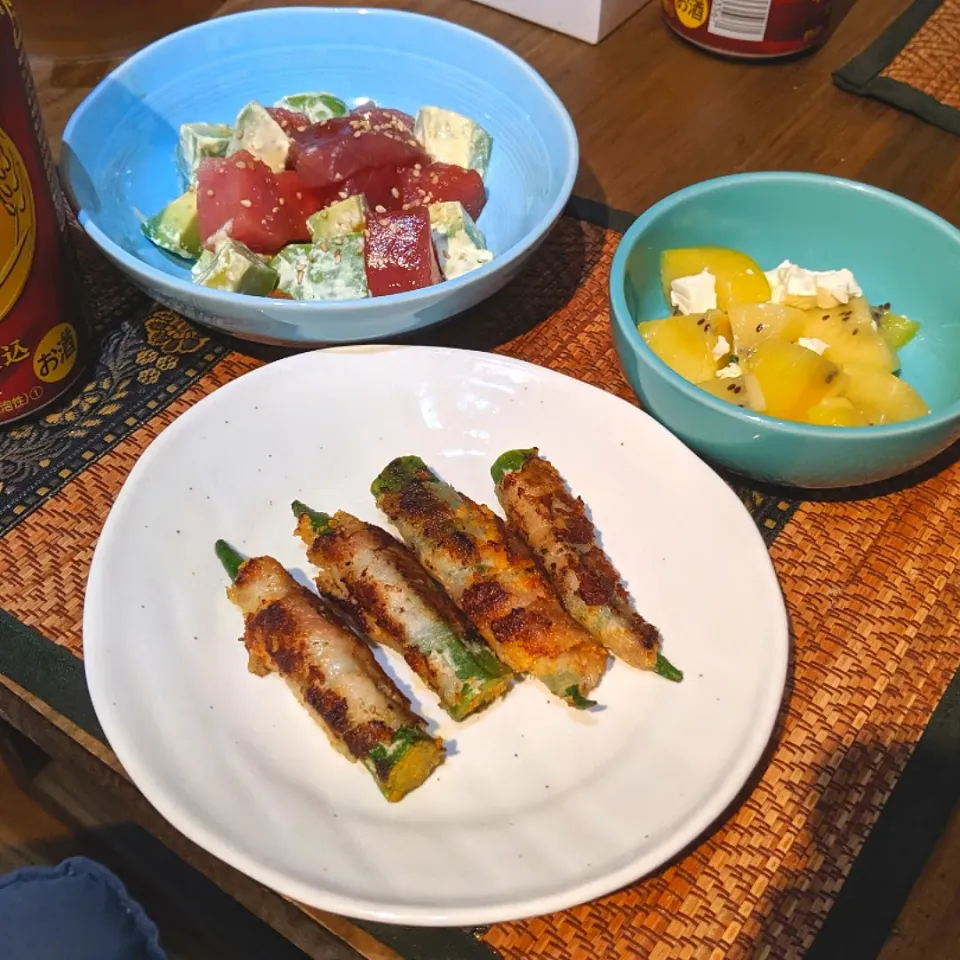 オクラの豚肉巻き＆キーウィ＆マグロとアボカドのマヨネーズ和え|まぐろさん