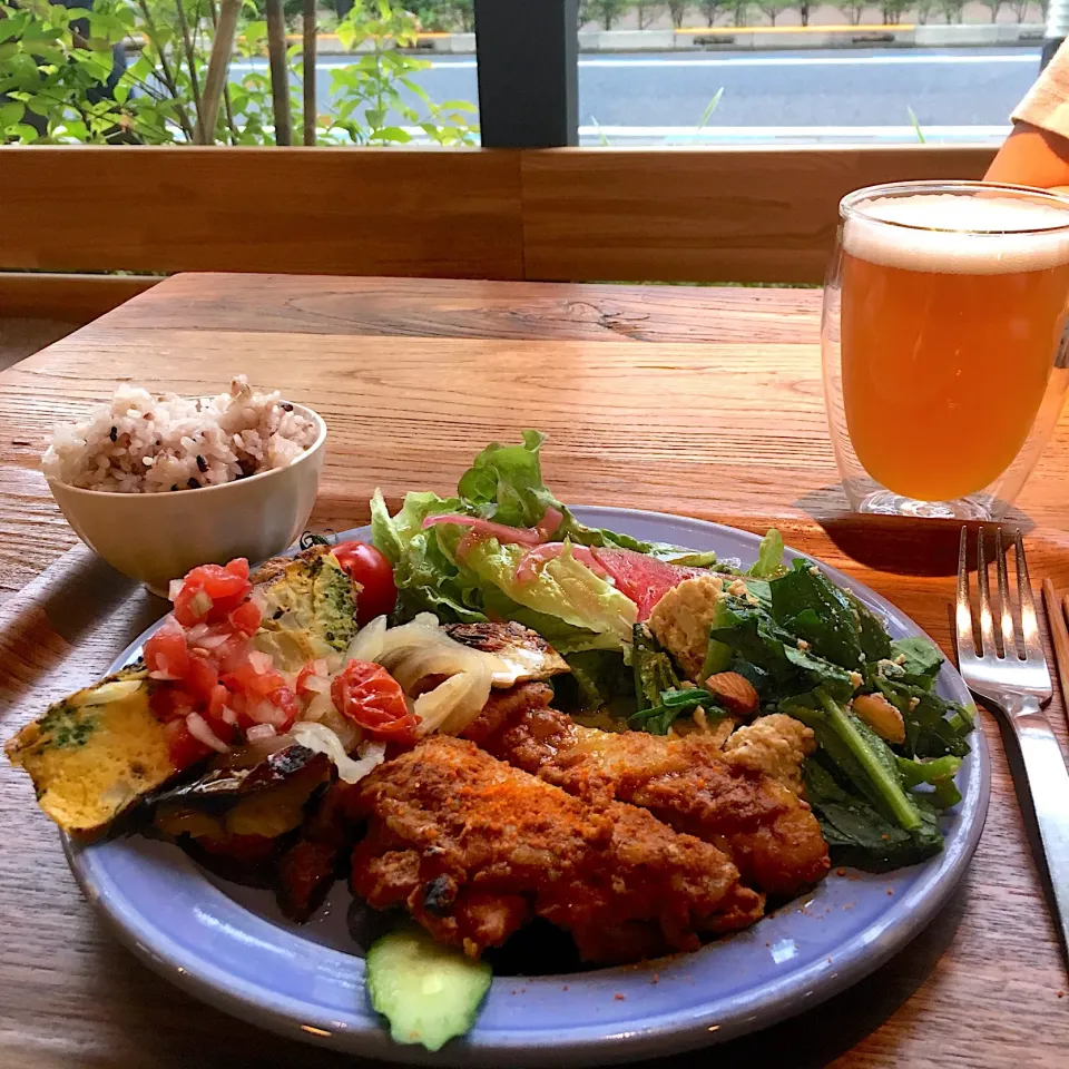 できたてクラフトビールIPA🍺とデリ🥗盛り|くろあおさん