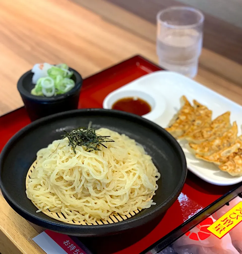 8番ラーメン
ざるラーメン ギョーザセット|sakiさん