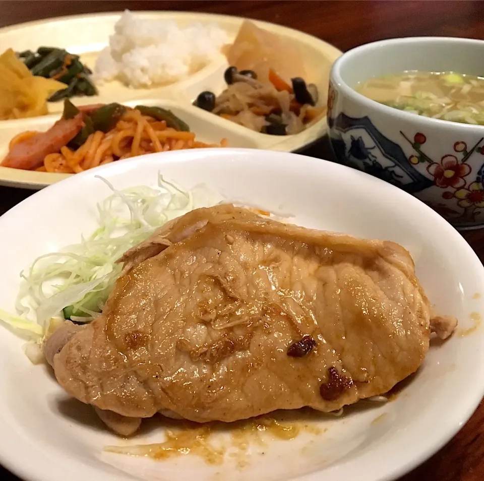 昼ごはん☀️☀️☀️
焼肉   大根煮  切り干し大根煮  大根漬け  ナポリタン|ぽんたさん