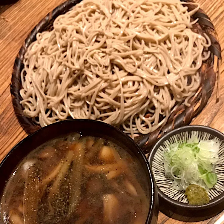 キノコ🍄と鶏🐔のつけ蕎麦どす🍜個人的な好みで言えば、ざるそばの方が好みだなぁ🤔|にゃあ（芸名）さん