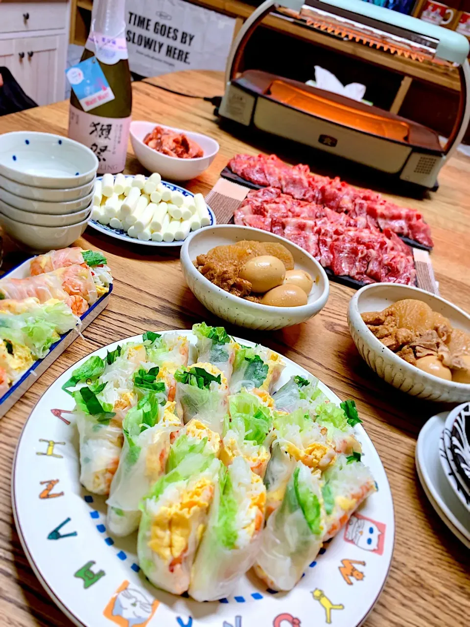 Snapdishの料理写真:#生春巻 
 #大根の煮物 
 #モッツァレラチーズ 
 #中落ちカルビ 
 #芽室産 黒毛和牛
 #獺祭 スパークリング
 #娘カップル帰省 
 #久しぶりの再会 
#お酒がすすむ😆✨|siawase egaoさん