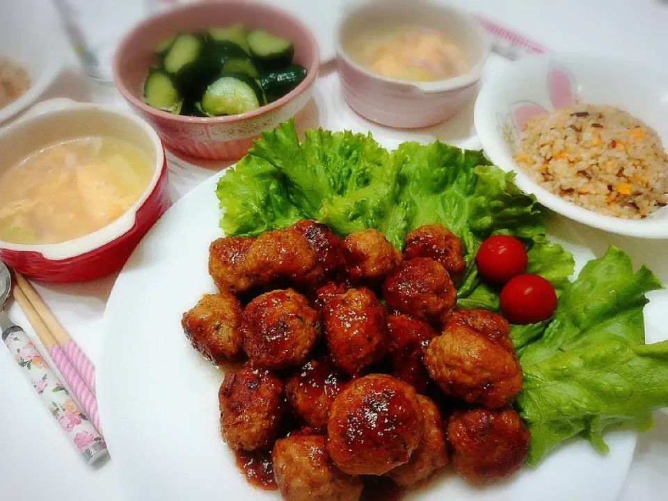 夕食(^ー^)
炒飯(子持ち昆布、ツナ、卵)
肉だんごのあんかけ
アスパラとベーコンと卵の中華スープ
きゅうりの浅漬け|プリン☆さん