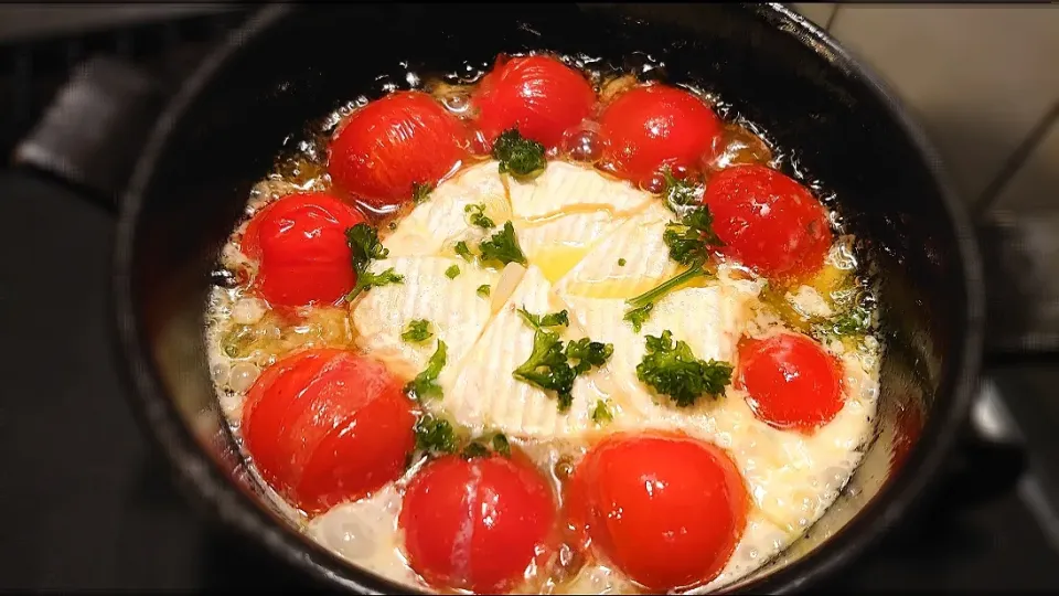 ミニトマト🍅とカマンベールチーズのアヒージョ|yokoさん