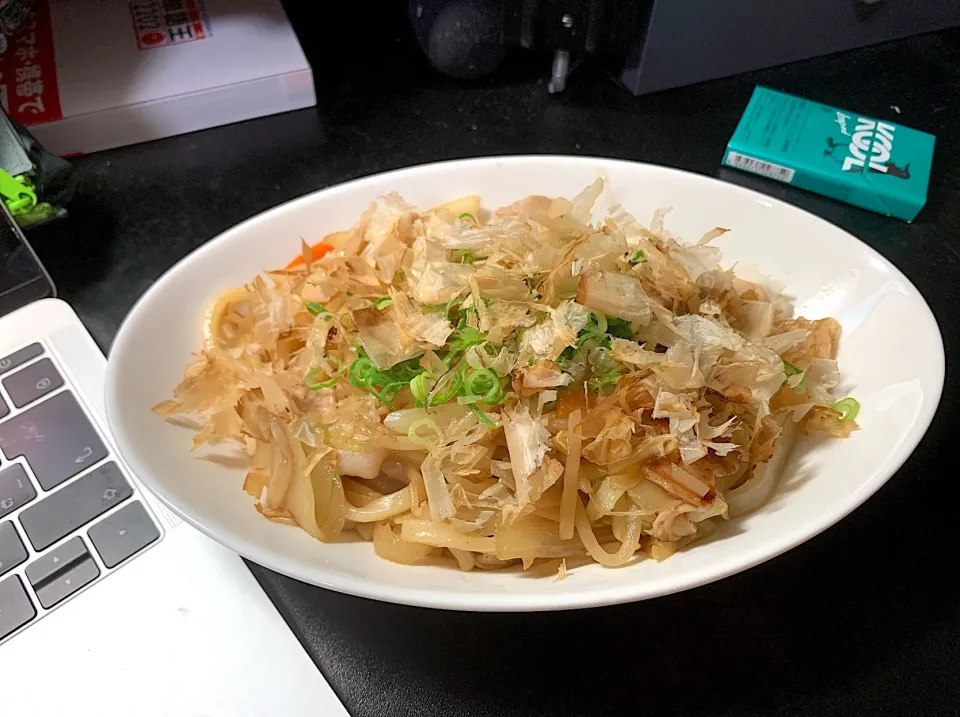 人暮らし大学生の焼きうどん|かたくりこねこさん