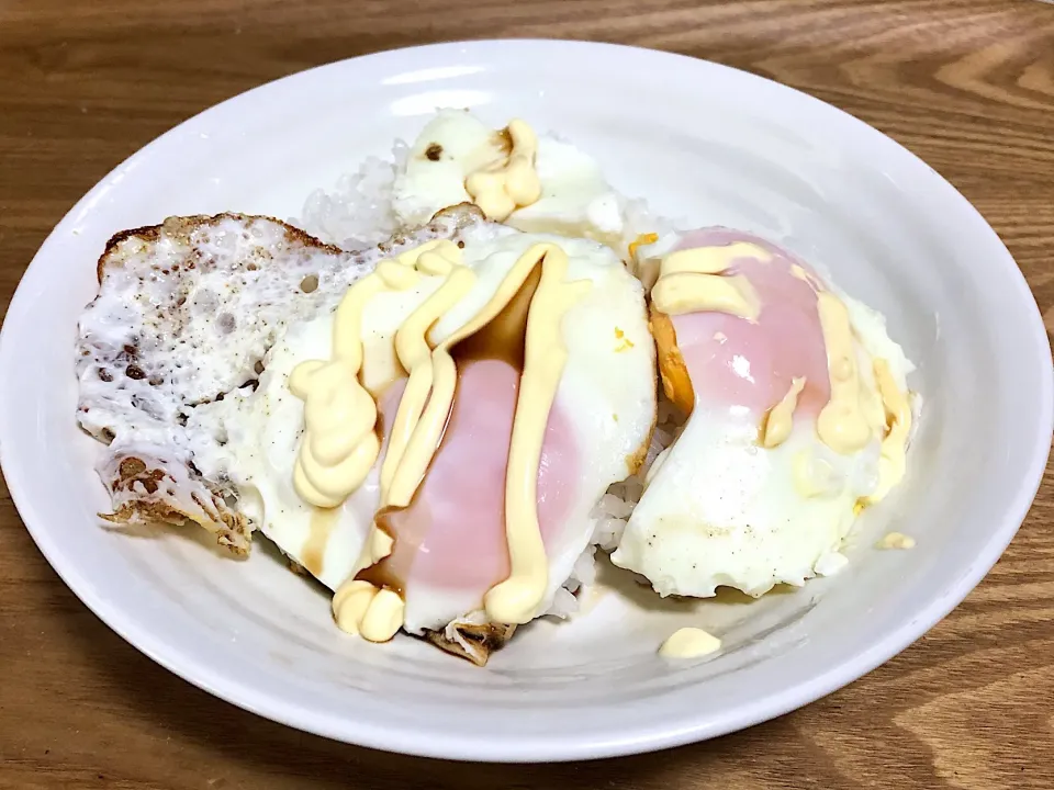 Snapdishの料理写真:今日の朝食
☆シンプル目玉焼き丼|まぁたんさん