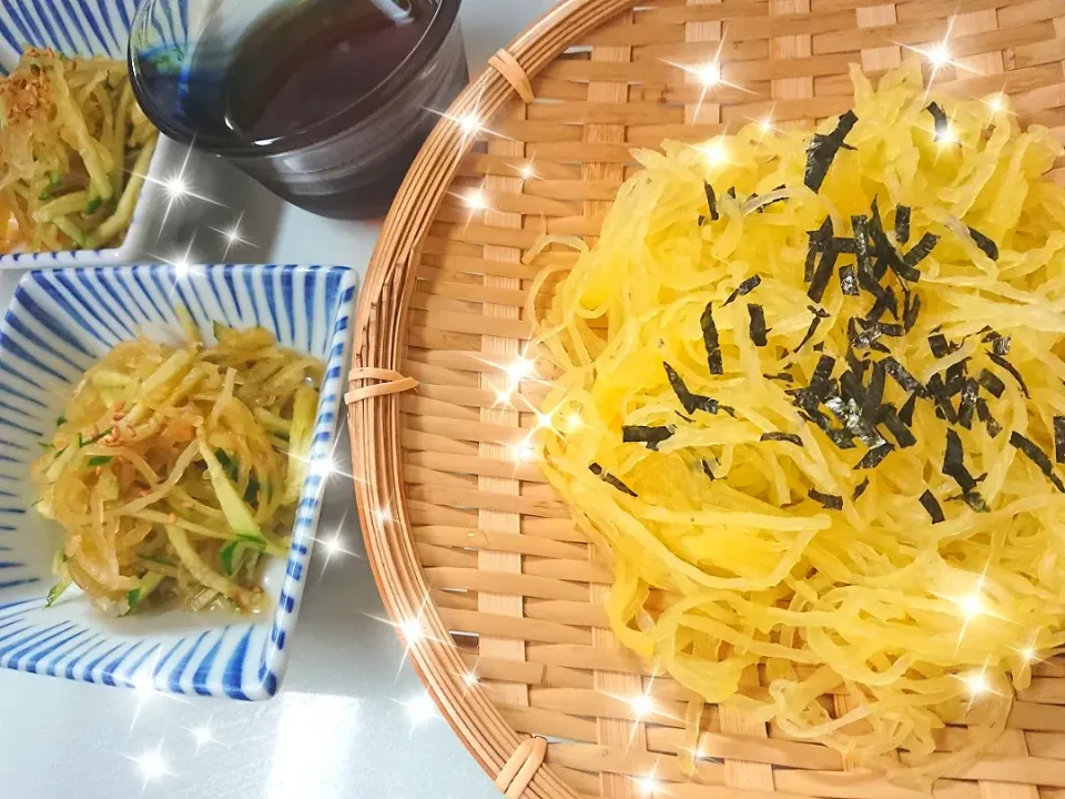 🌺そうめんウリの その後

     ①そうめんつゆで！
     ②キュウリ細切りと共に土佐酢で！🌺|クロ母さんさん