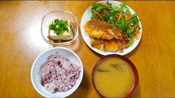 ７月１１日　鯵フライ　サラダ　生姜と大葉の湯豆腐　わかめとなめこのお味噌汁|いもこ。さん