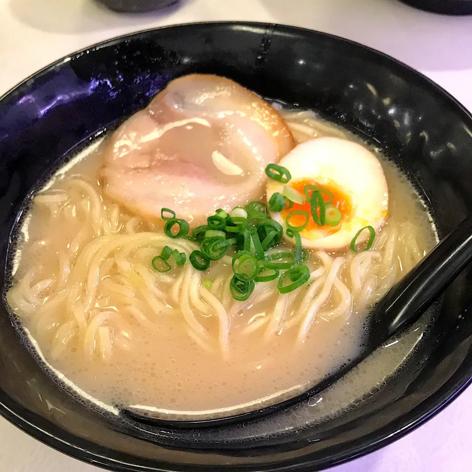 博多とんこつラーメン@はま寿司|めぎゅさん