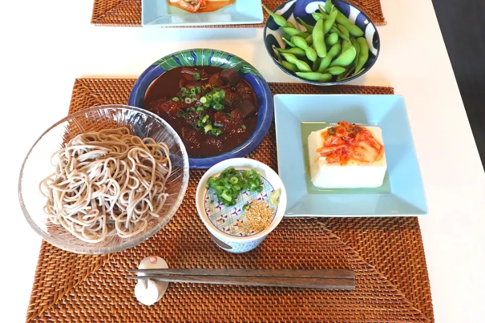 今日の夕食 蕎麦、キムチのせ冷奴、名古屋土産のどて煮、枝豆|pinknari🐰🌈さん