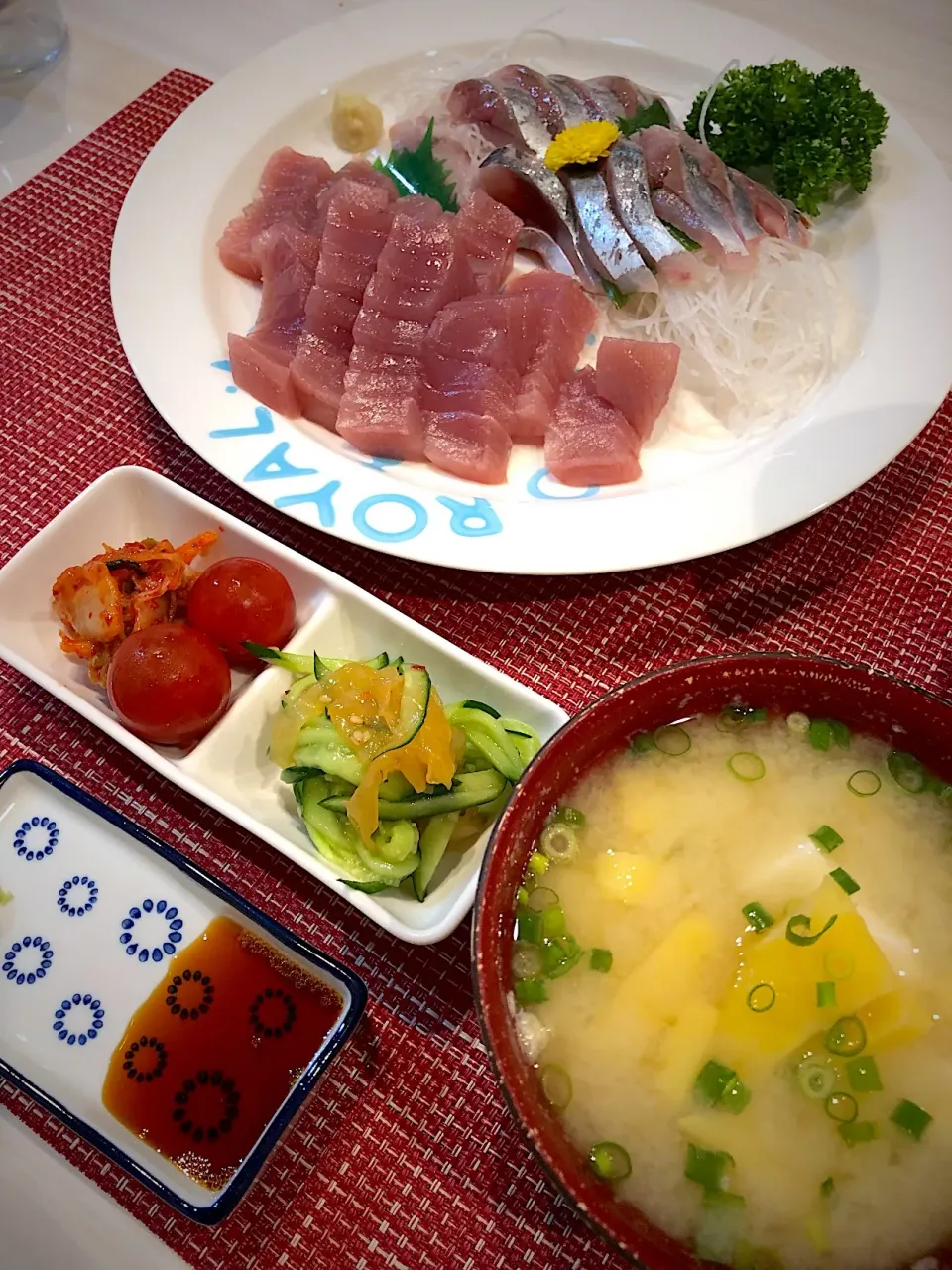 鮪と鯵のお刺身  じゃがいもの味噌汁  小鉢|キヨさん