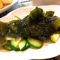 Snapdishの料理写真:きゅうり🥒ワカメのサラダ😋