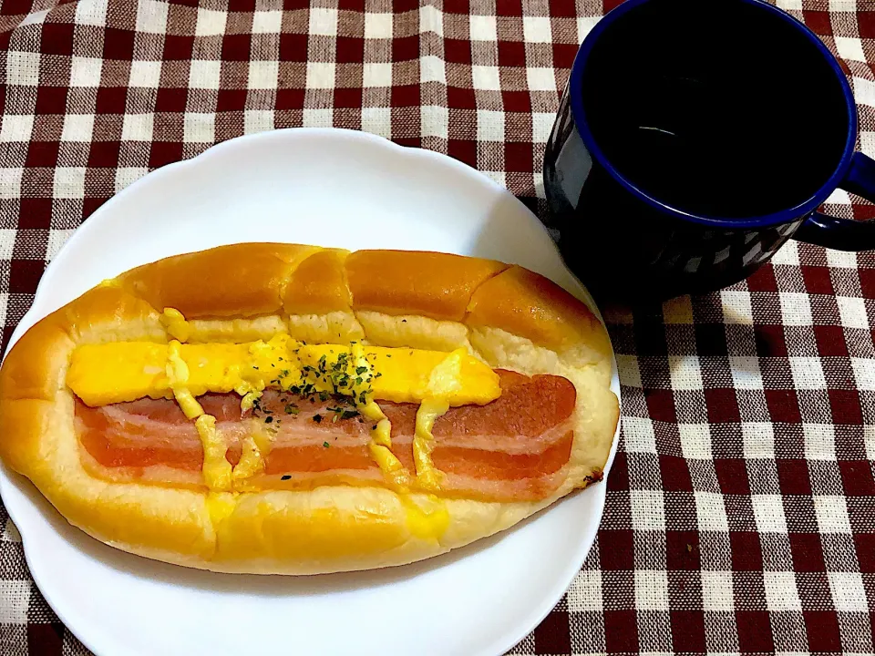 Snapdishの料理写真:7／15朝食  #朝ごはん #フジパン
•エッグ&ベーコン  •コーヒー|おさんどんさん