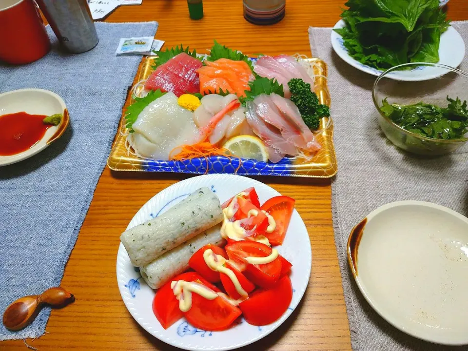 Snapdishの料理写真:7/15の夕食
お刺身でごはんモグモグ😋✨|卯月さん