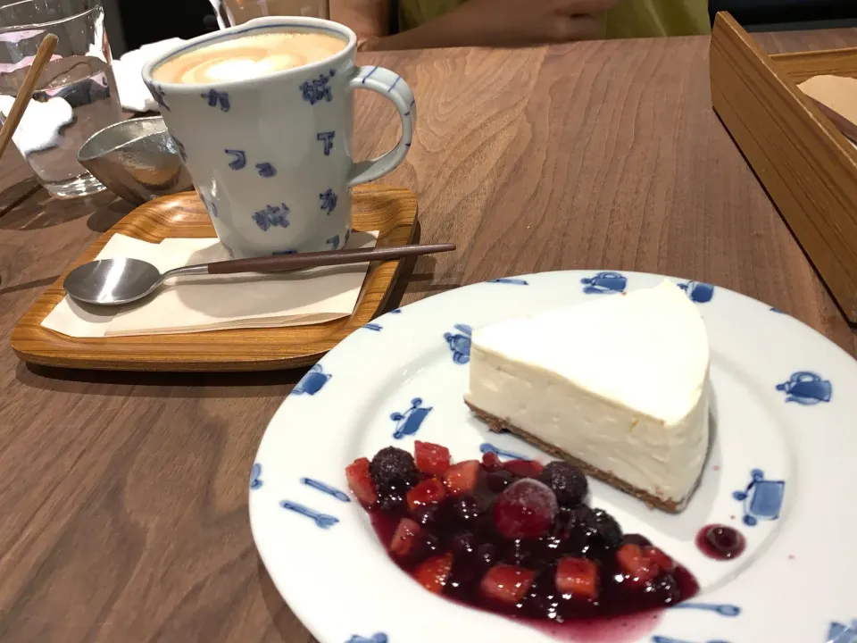 ヨーグルトチーズケーキとカフェラテ@城下カフェ 2019.7.15|junkoさん