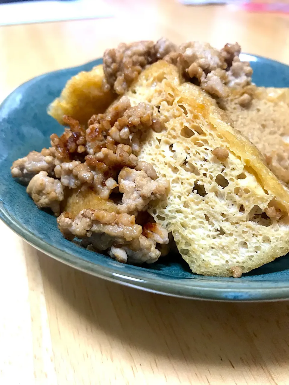 ゴマ油 当たりました！ありがとうございます😊
新潟の油揚げとひき肉炒め。最後にゴマ油をまわしかけて|コマツ菜さん