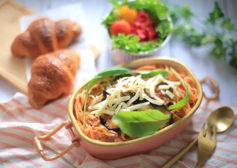 Snapdishの料理写真:きのこでカサ増し🍄パスタ弁当|ゆいか＊さくママさん