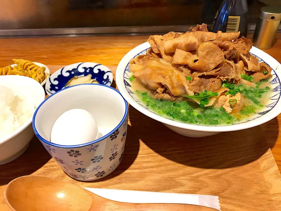 山盛りごちとん豚汁定食|マハロ菊池さん