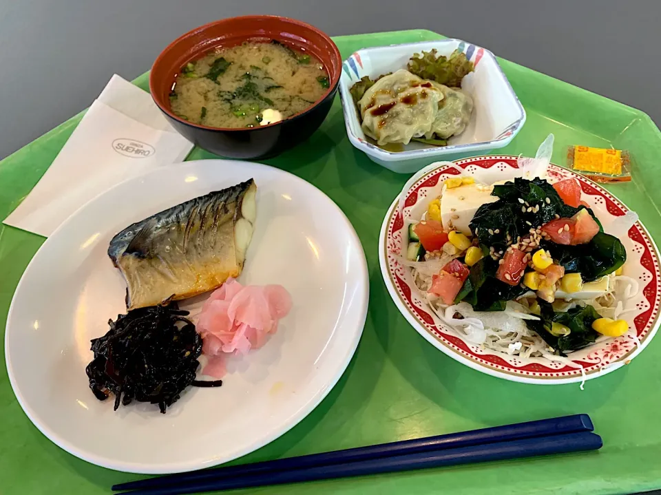 さばの塩焼、海老ニラまんじゅう、豆腐サラダ、味噌汁|Tadahiko Watanabeさん